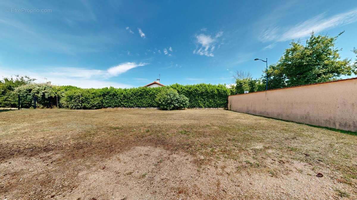 Terrain à COLOMBIER-SAUGNIEU