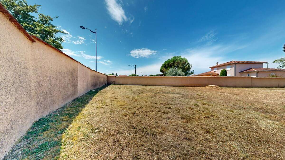 Terrain à COLOMBIER-SAUGNIEU