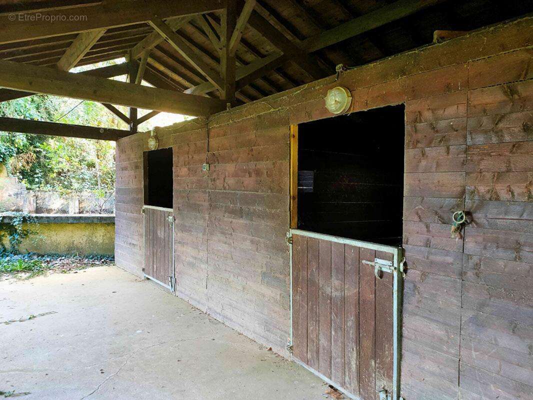 Maison à SAINT-SEURIN-DE-PRATS