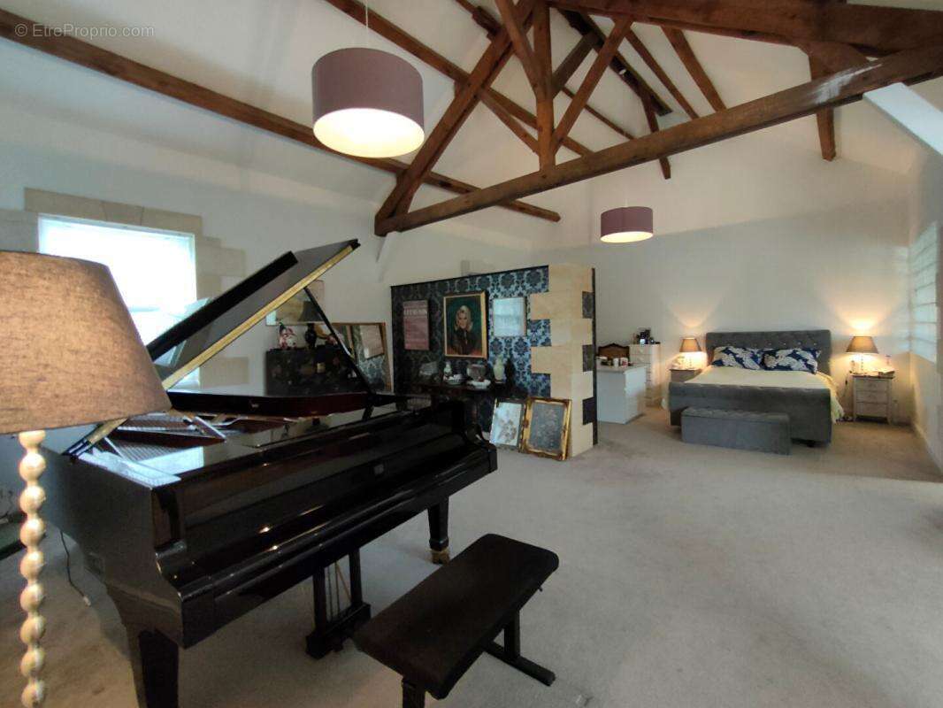 Maison à SAINT-SEURIN-DE-PRATS