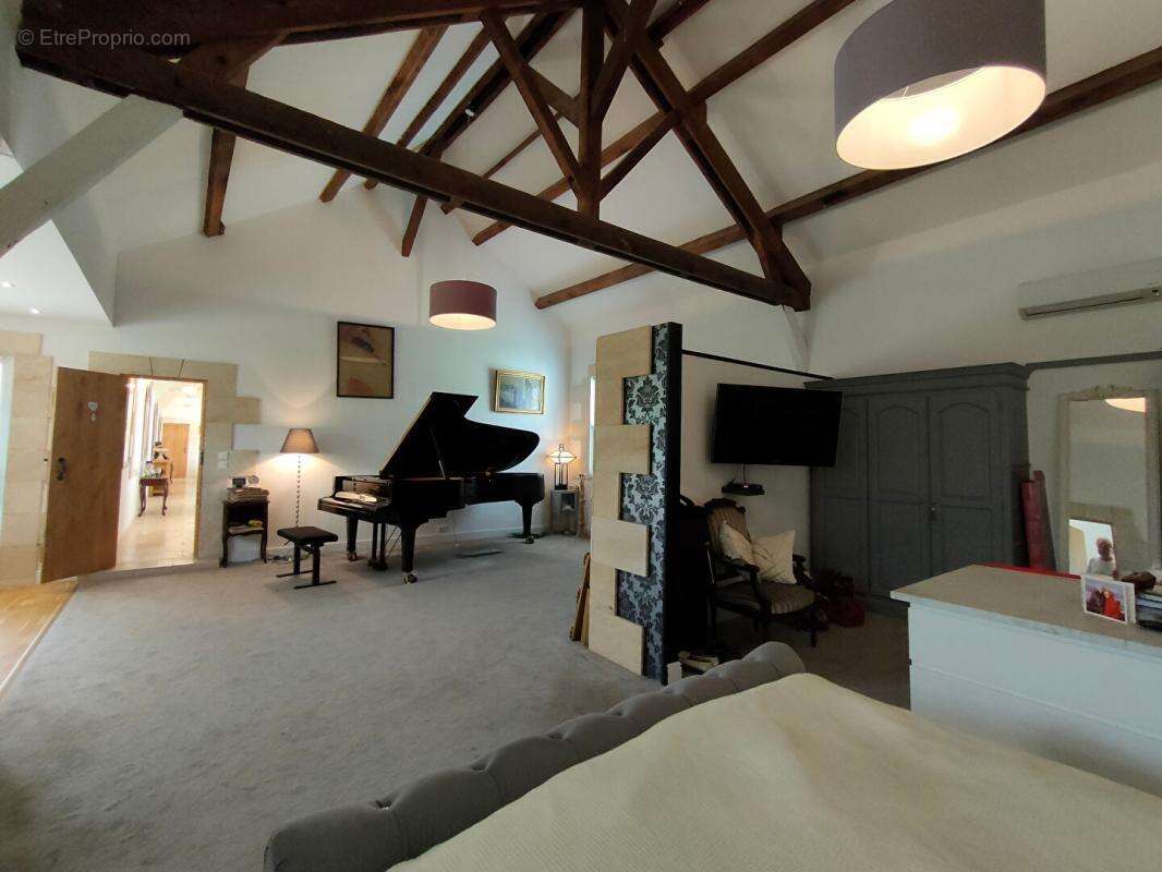 Maison à SAINT-SEURIN-DE-PRATS