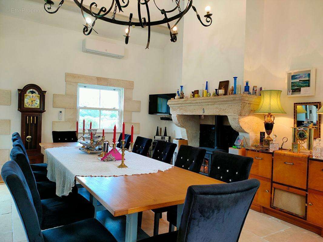 Maison à SAINT-SEURIN-DE-PRATS