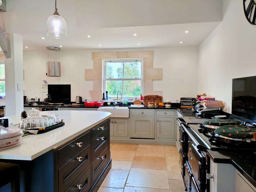 Maison à SAINT-SEURIN-DE-PRATS