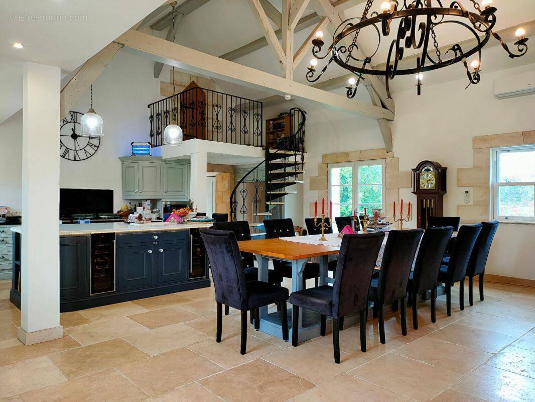 Maison à SAINT-SEURIN-DE-PRATS