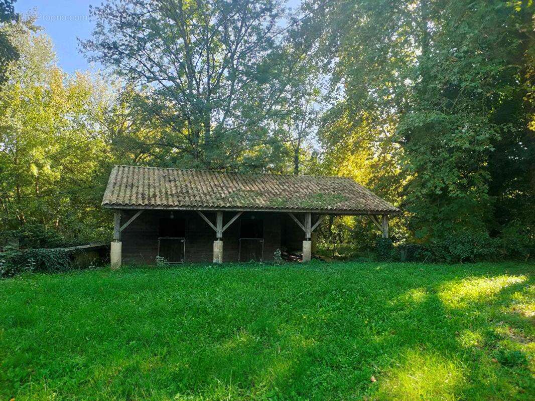 Maison à SAINT-SEURIN-DE-PRATS