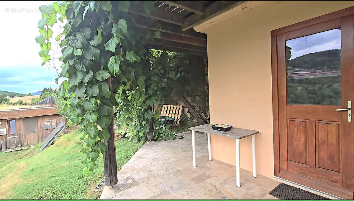 Maison à SAINT-BASILE