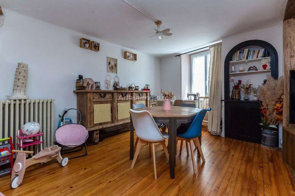 Maison à SAINT-GEOIRE-EN-VALDAINE