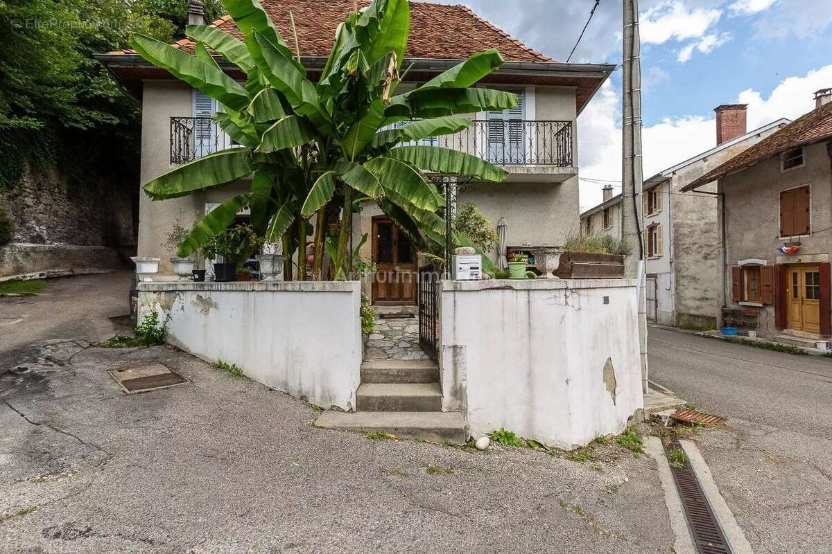 Maison à SAINT-GEOIRE-EN-VALDAINE