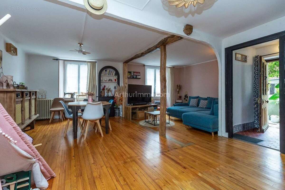 Maison à SAINT-GEOIRE-EN-VALDAINE