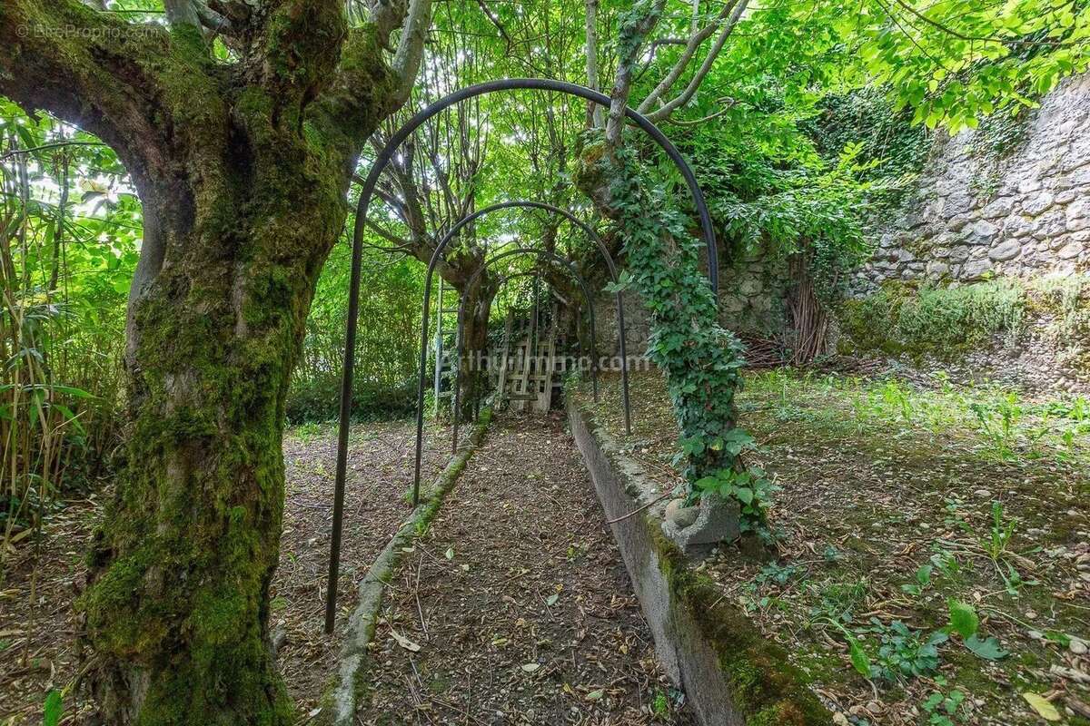 Maison à SAINT-GEOIRE-EN-VALDAINE