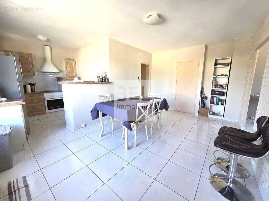 Appartement à BAGNOLS-SUR-CEZE