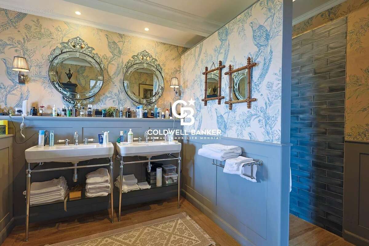 Maison à LA GARDE-FREINET