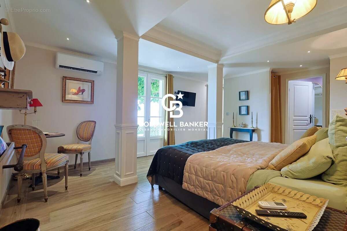 Maison à LA GARDE-FREINET