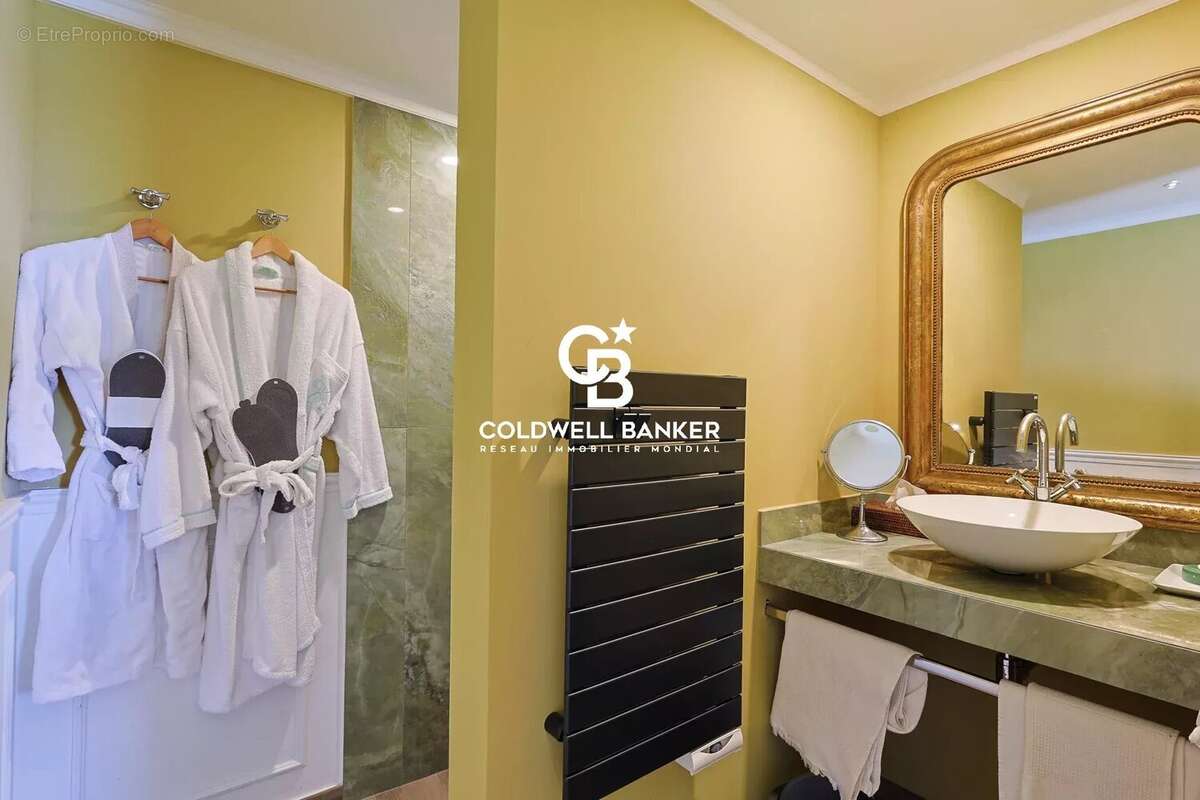 Maison à LA GARDE-FREINET