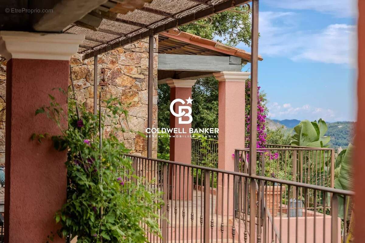 Maison à LA GARDE-FREINET