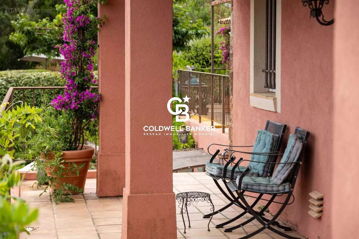 Maison à LA GARDE-FREINET