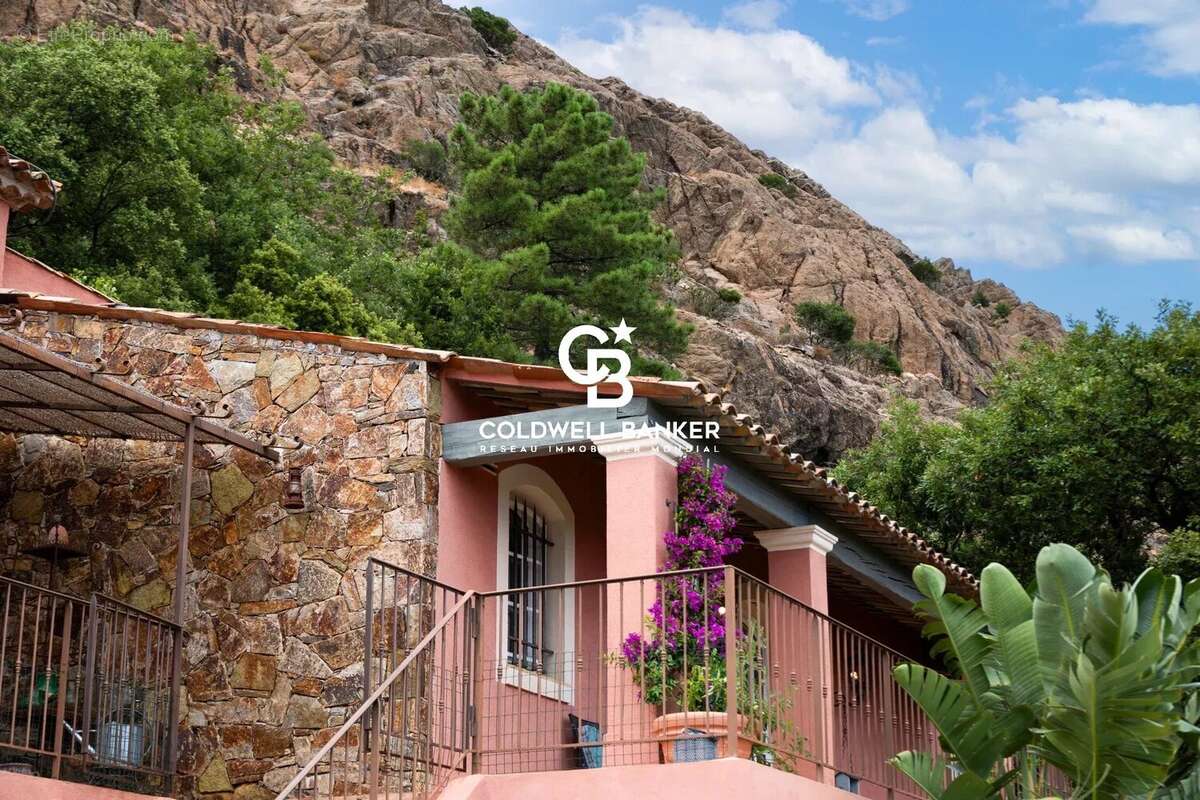 Maison à LA GARDE-FREINET