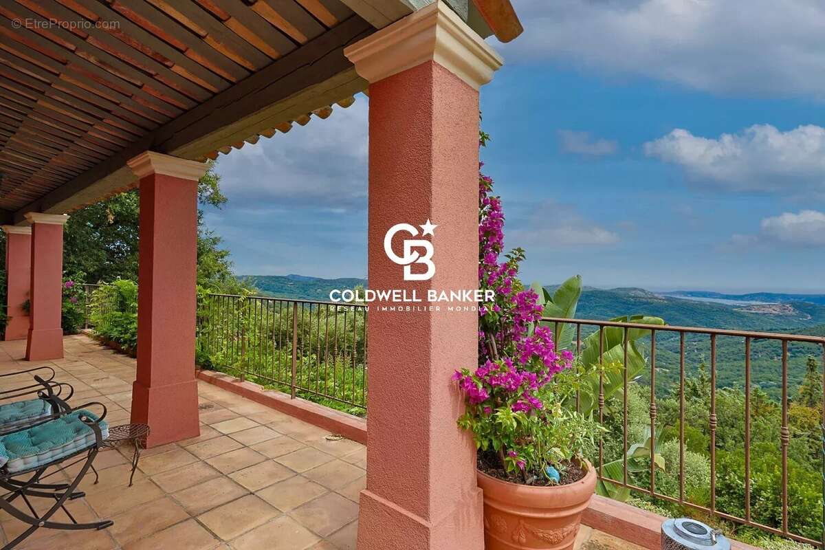 Maison à LA GARDE-FREINET