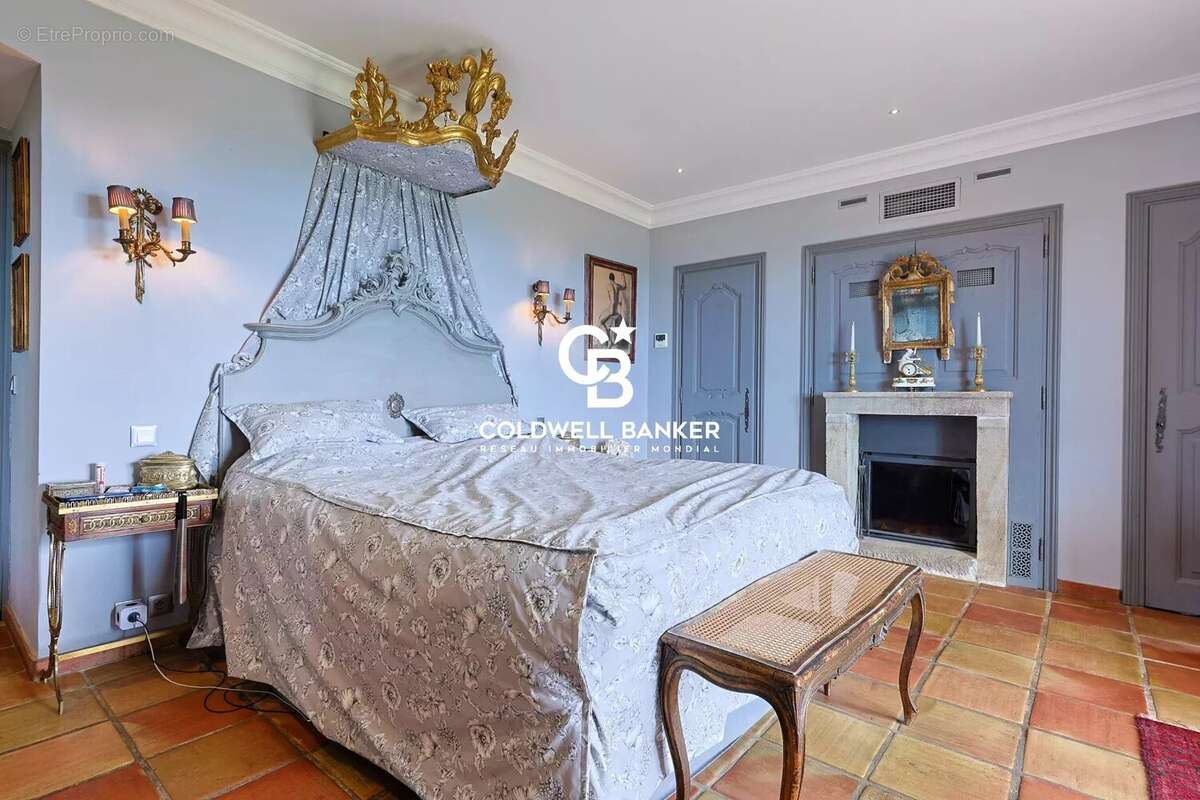 Maison à LA GARDE-FREINET