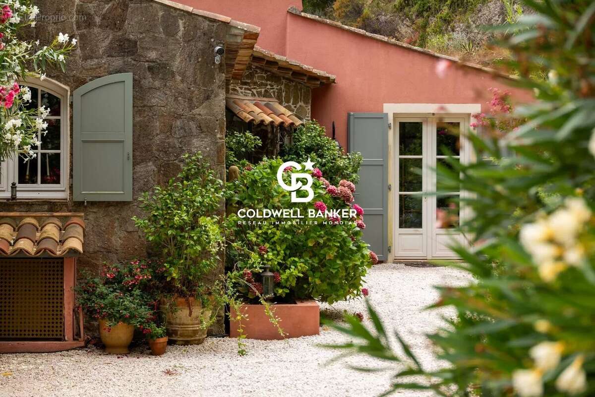 Maison à LA GARDE-FREINET