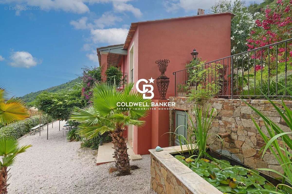 Maison à LA GARDE-FREINET