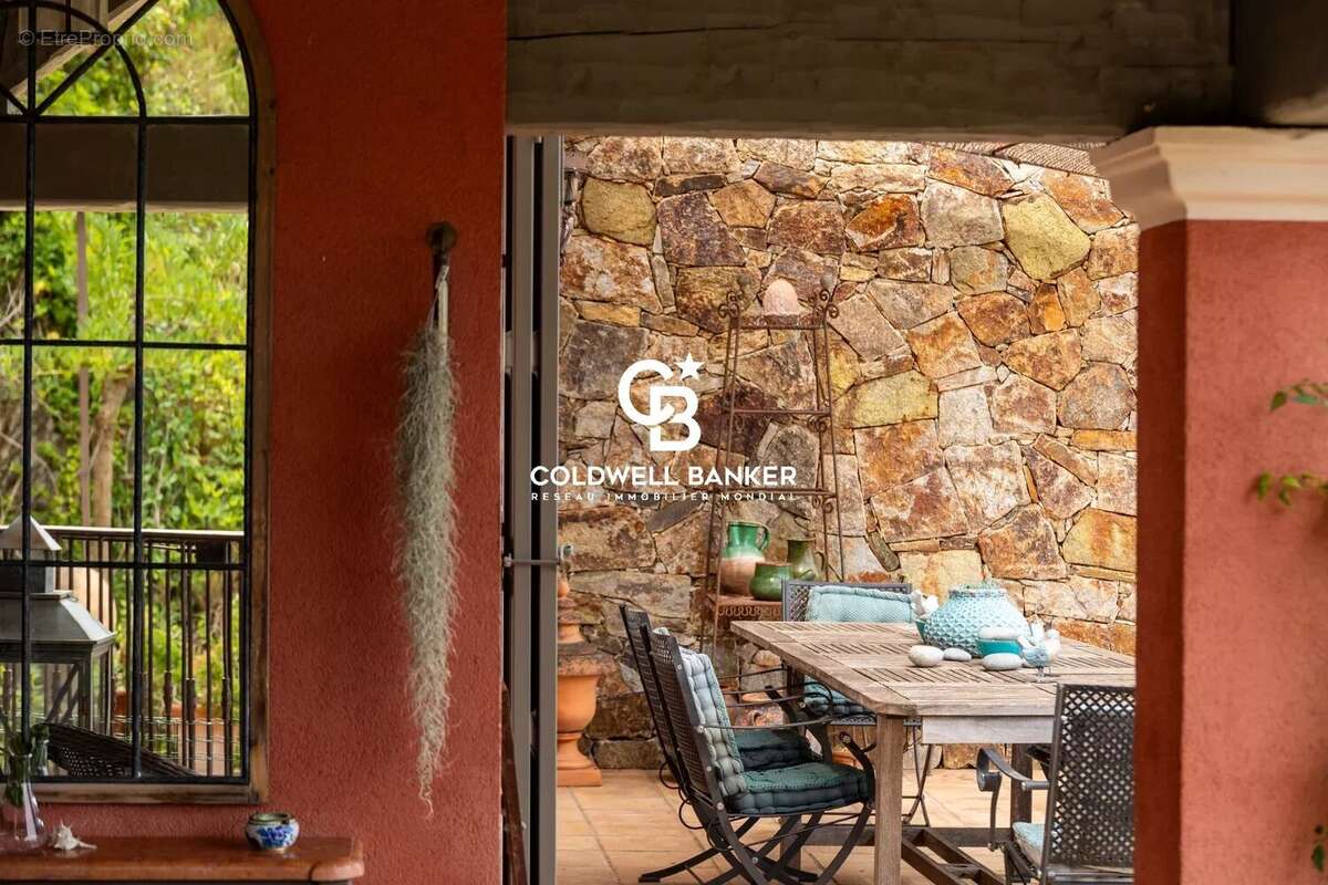 Maison à LA GARDE-FREINET