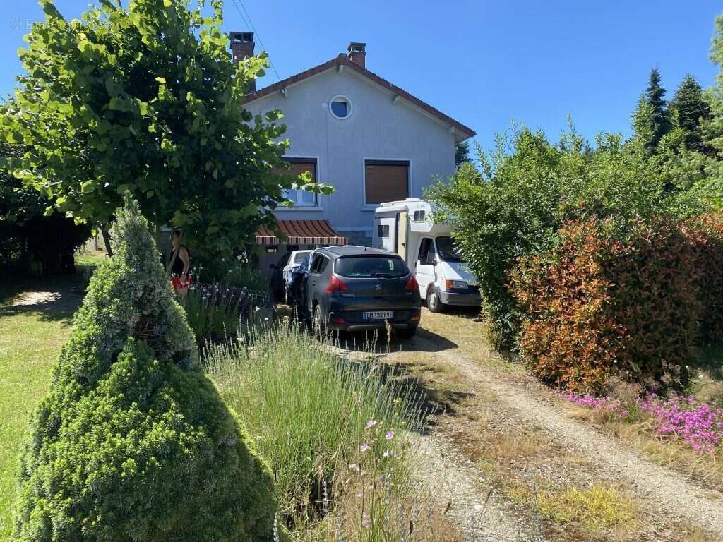 Maison à CHATEAUNEUF-LA-FORET