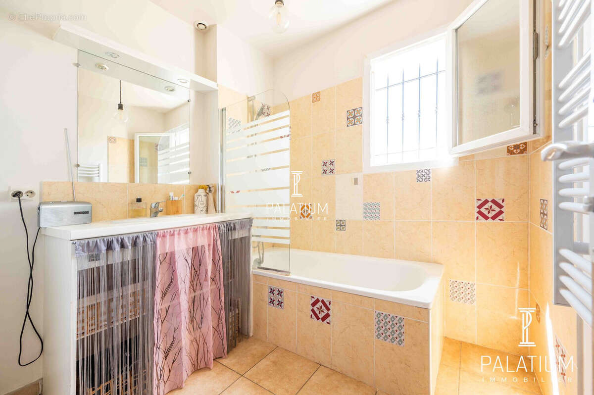 Maison à GREOUX-LES-BAINS