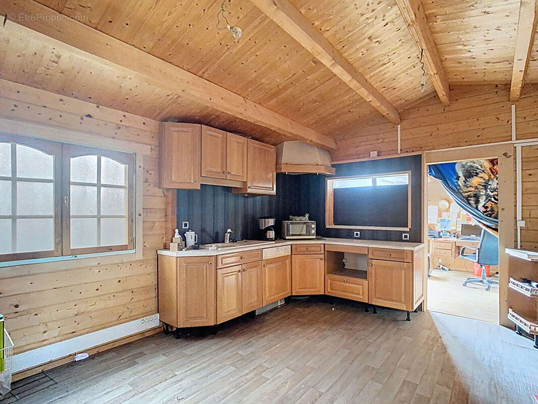 Commerce à VAL-DE-MEUSE