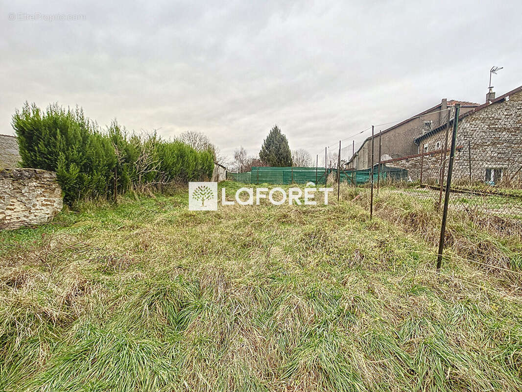 Maison à IS-EN-BASSIGNY