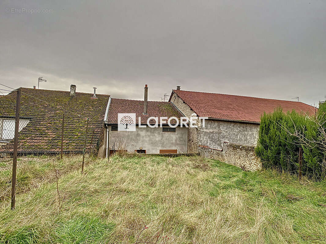 Maison à IS-EN-BASSIGNY