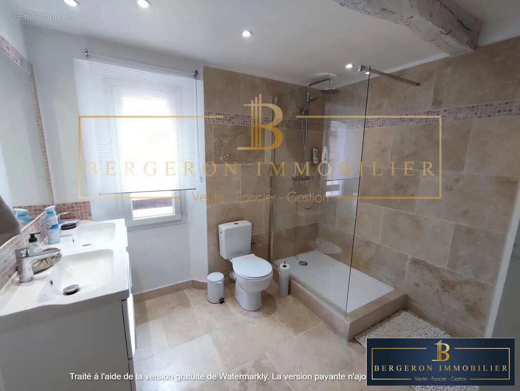 Maison à SAINT-CEZAIRE-SUR-SIAGNE