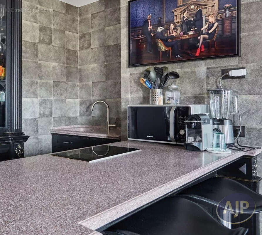 Appartement à PARIS-8E