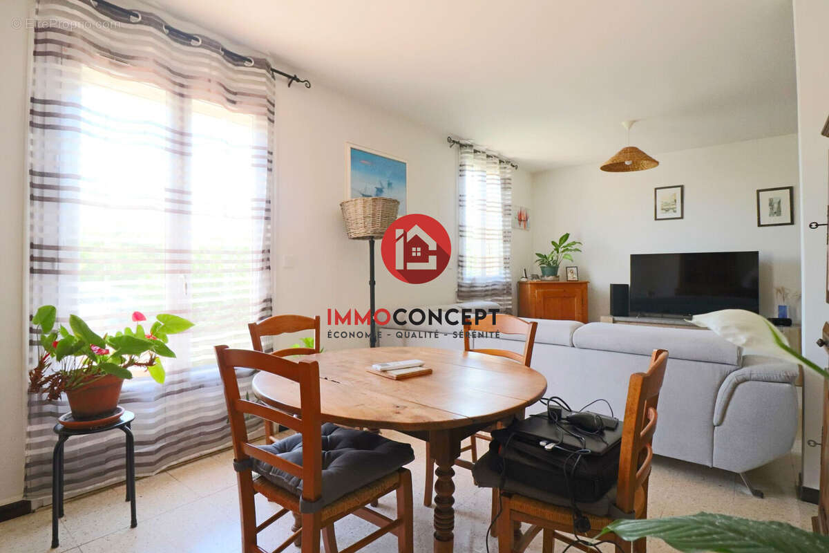 Maison à LAUDUN-L&#039;ARDOISE