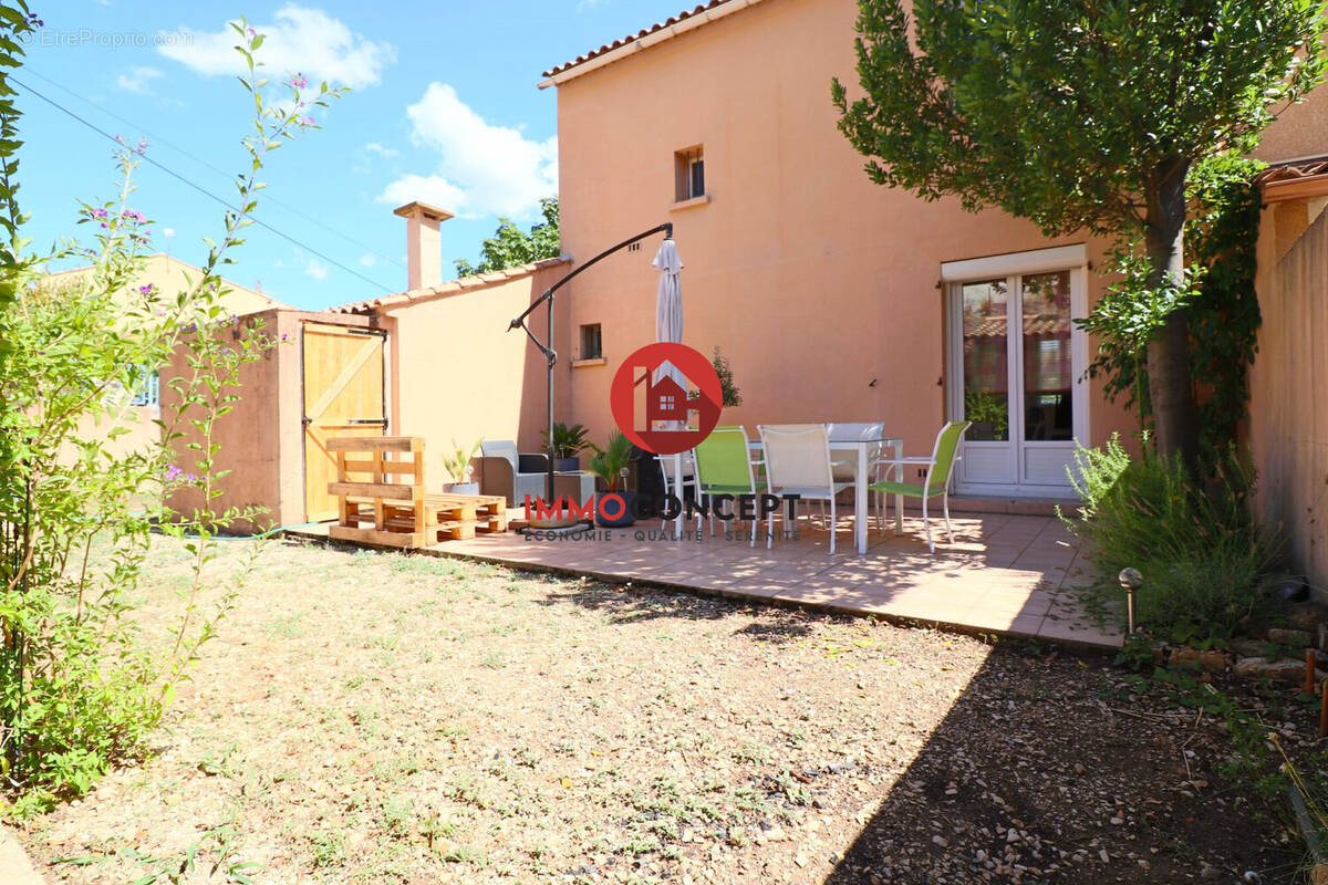 Maison à LAUDUN-L&#039;ARDOISE