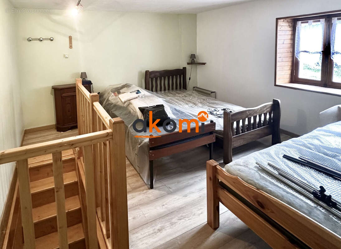 Chambre - Maison à LA CHAPELLE-DEVANT-BRUYERES