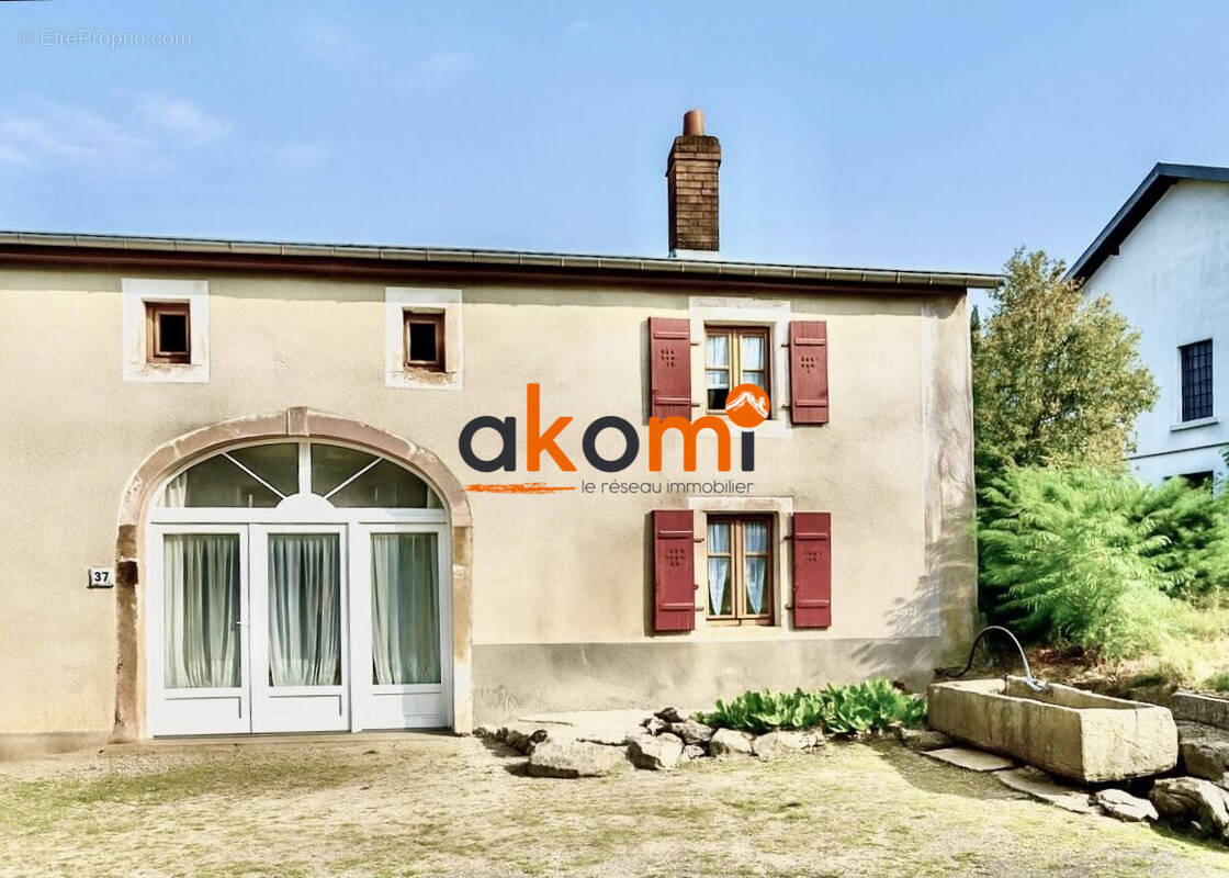 Maison à LA CHAPELLE-DEVANT-BRUYERES