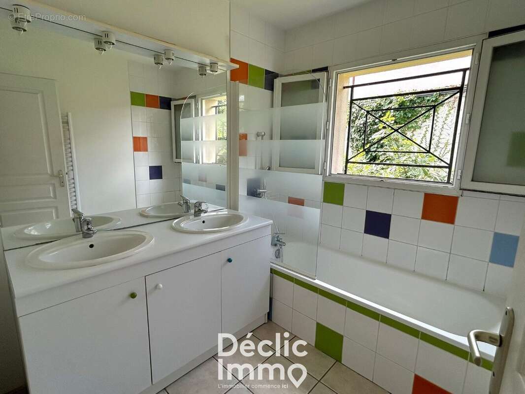 Maison à AMBARES-ET-LAGRAVE