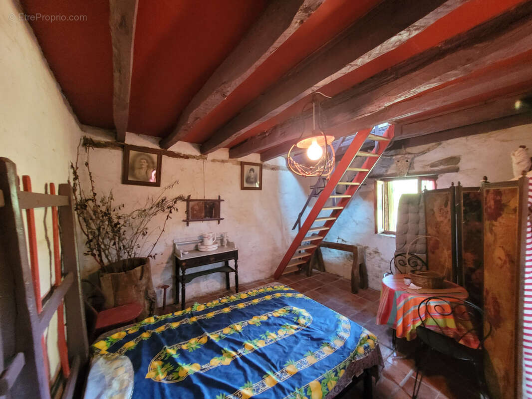 Maison à CHATEAU-CHERVIX