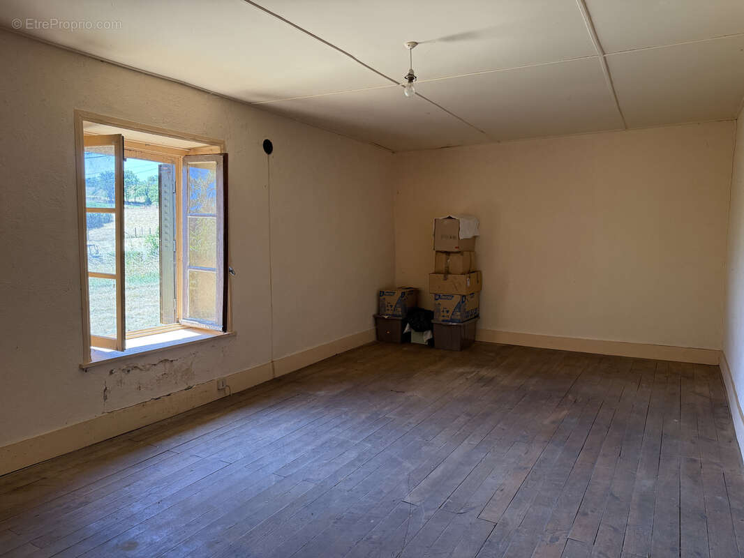 Maison à SAINT-MARTIN-LA-SAUVETE