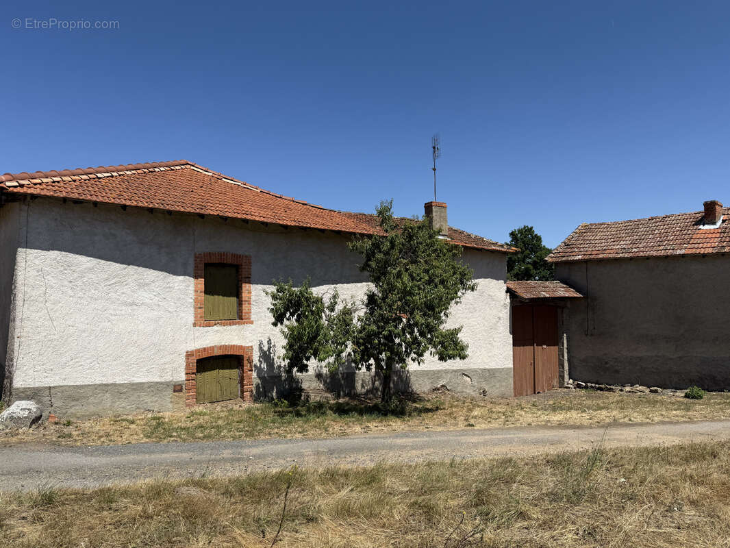 Maison à SAINT-MARTIN-LA-SAUVETE