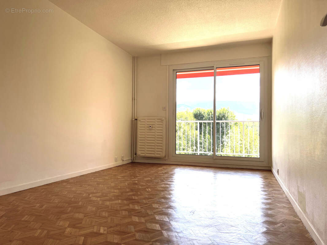 Appartement à MEYLAN