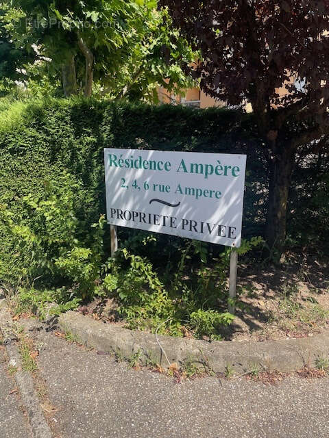 Parking à CALUIRE-ET-CUIRE