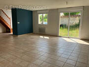 Maison à SAINT-ETIENNE-DU-VAUVRAY