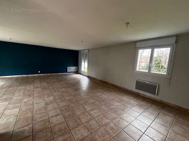 Maison à SAINT-ETIENNE-DU-VAUVRAY