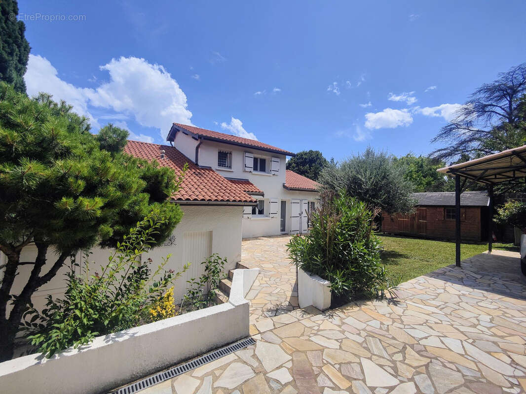 Maison à COLLONGES-AU-MONT-D&#039;OR