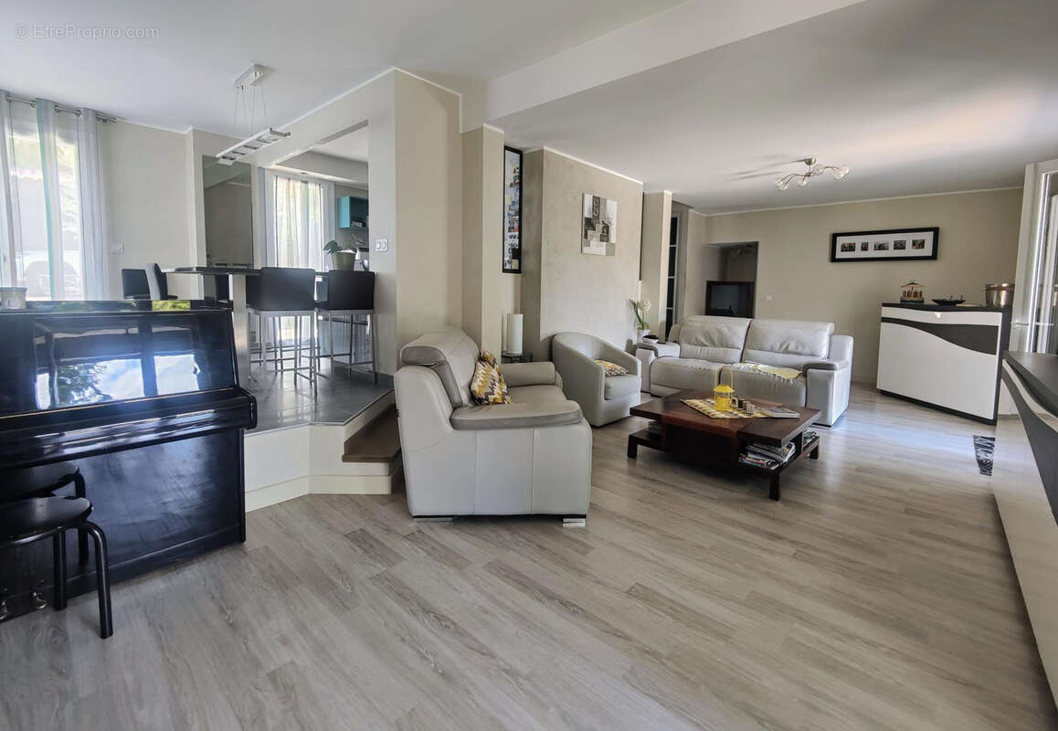 Maison à COLLONGES-AU-MONT-D&#039;OR