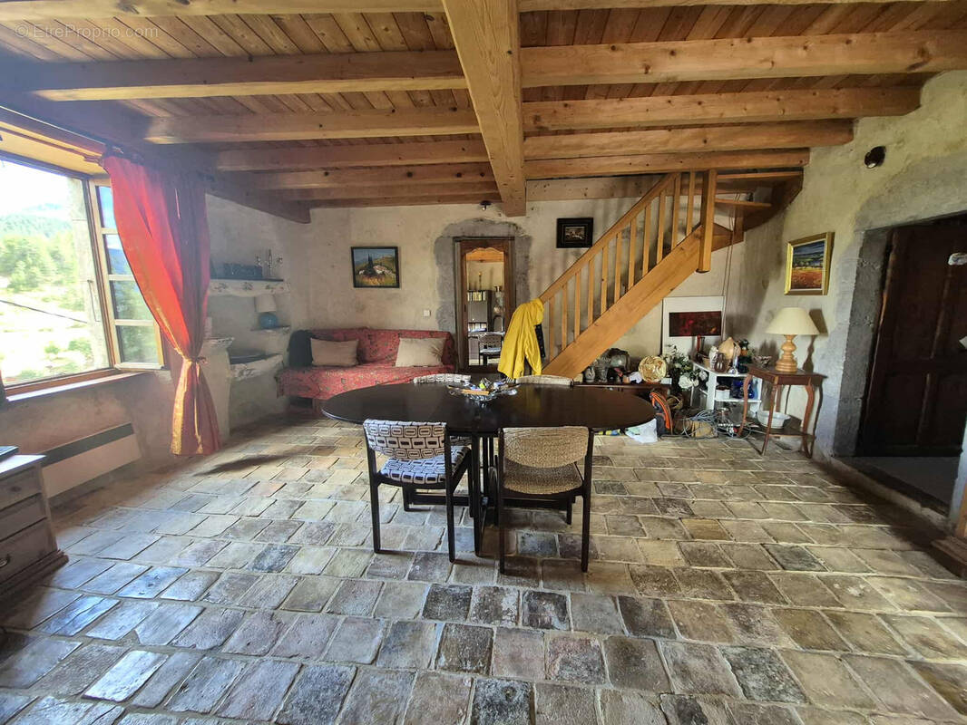 Maison à RECOUBEAU-JANSAC