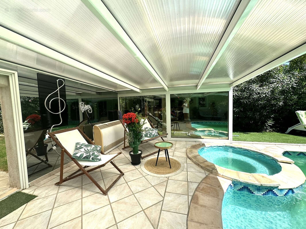 Maison à PUGET-SUR-ARGENS