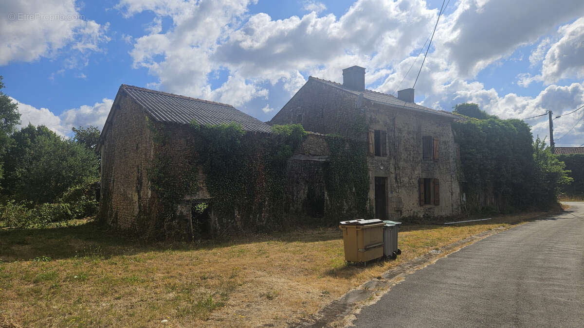 Maison à DOMPIERRE-LES-EGLISES